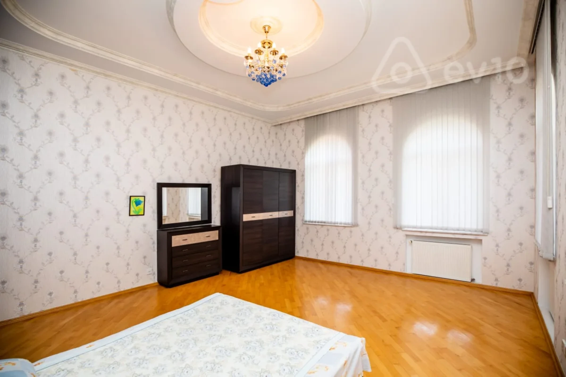 Satılır 7 otaqlı həyət evi 404 m²