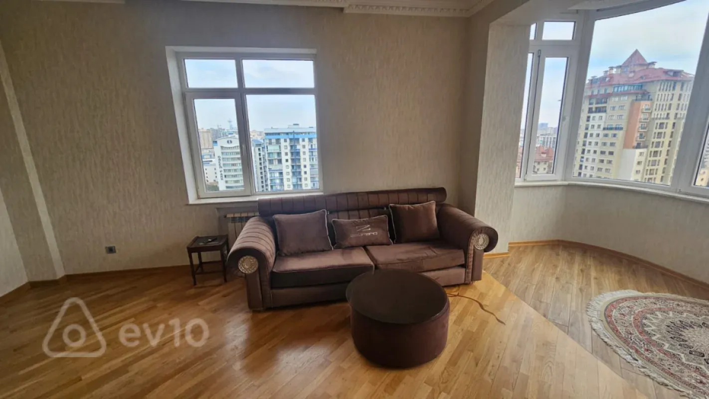 Kirayə verilir 3 otaqlı yeni tikili 128 m²