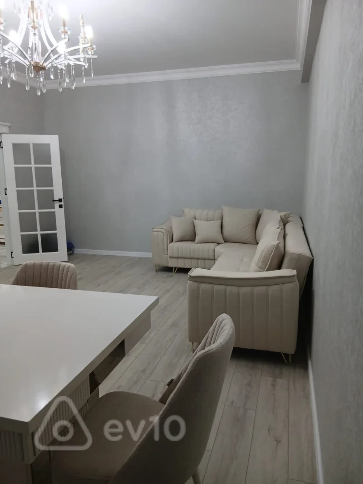 Kirayə verilir 3 otaqlı yeni tikili 140 m²