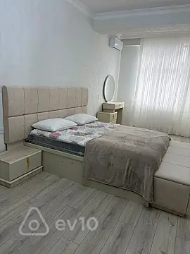 Kirayə verilir 3 otaqlı yeni tikili 140 m²