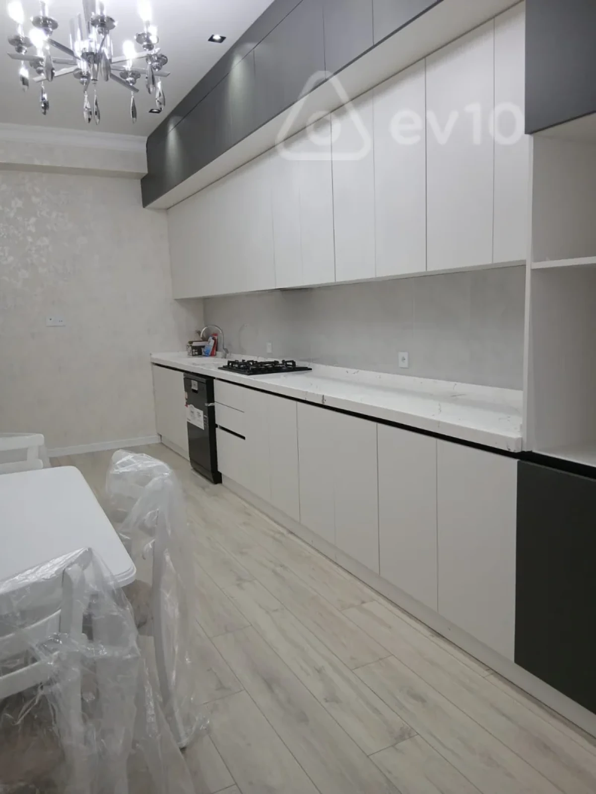 Kirayə verilir 3 otaqlı yeni tikili 140 m²