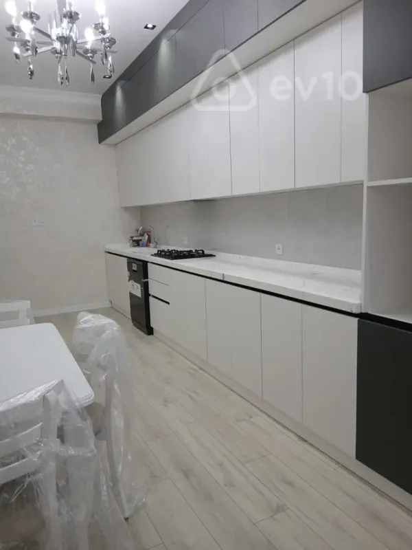 Kirayə verilir 3 otaqlı yeni tikili 140 m²
