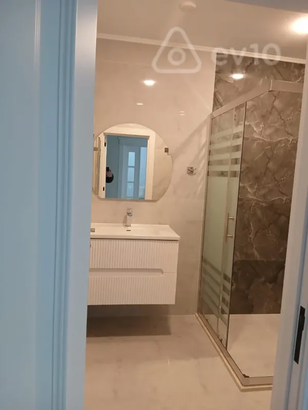 Kirayə verilir 3 otaqlı yeni tikili 140 m²