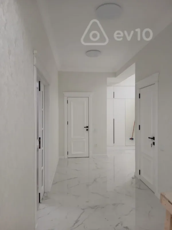 Kirayə verilir 3 otaqlı yeni tikili 140 m²