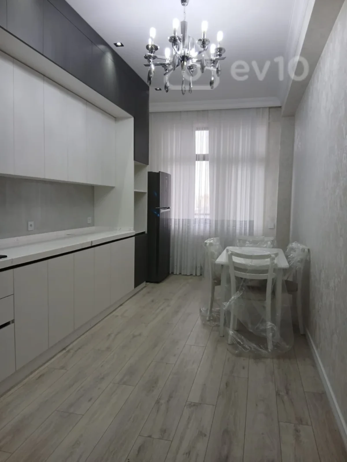Kirayə verilir 3 otaqlı yeni tikili 140 m²