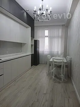 Kirayə verilir 3 otaqlı yeni tikili 140 m²