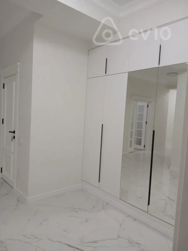 Kirayə verilir 3 otaqlı yeni tikili 140 m²