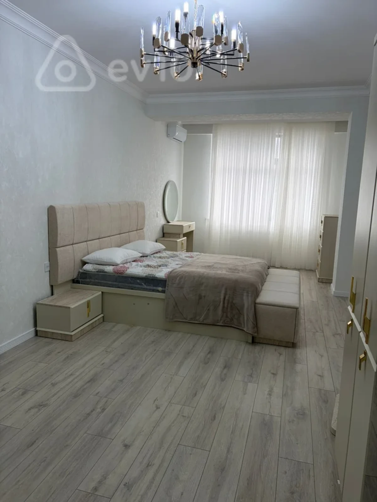 Kirayə verilir 3 otaqlı yeni tikili 140 m²