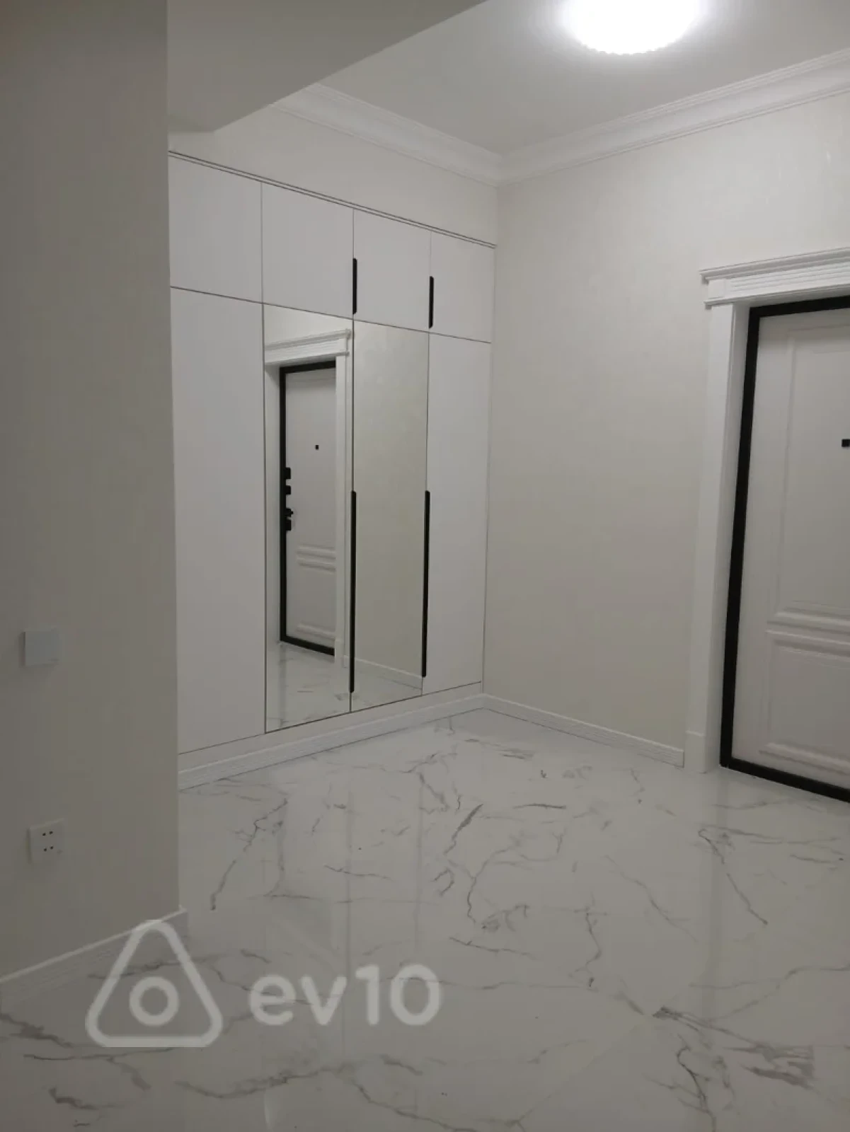 Kirayə verilir 3 otaqlı yeni tikili 140 m²