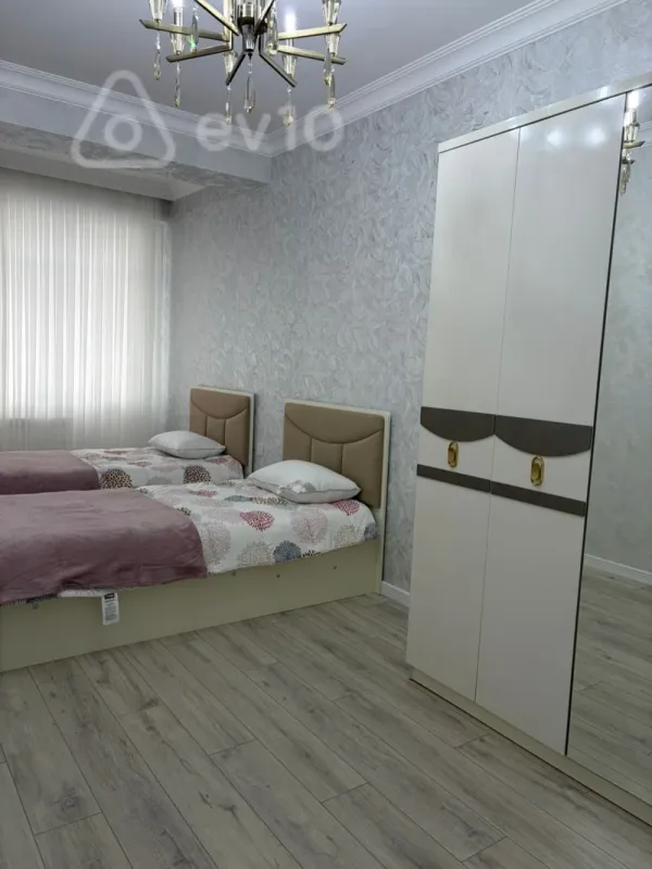 Kirayə verilir 3 otaqlı yeni tikili 140 m²