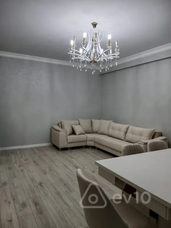 Kirayə verilir 3 otaqlı yeni tikili 140 m²