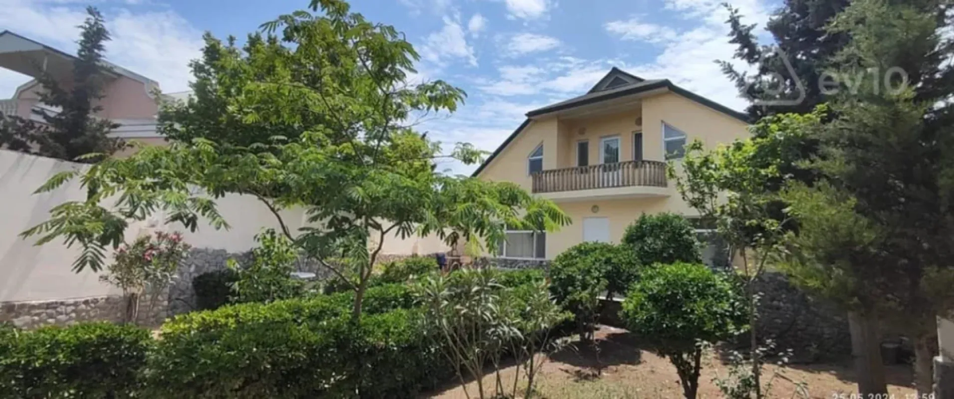 Satılır 6 otaqlı həyət evi 200 m²