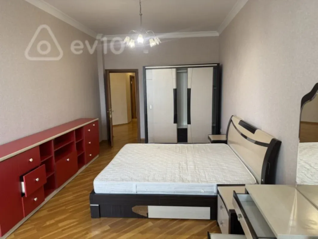 Kirayə verilir 3 otaqlı yeni tikili 120 m²