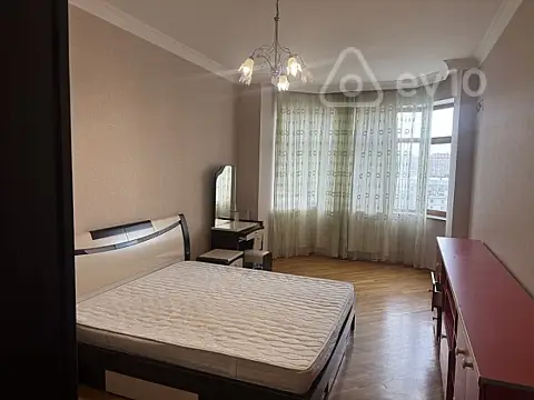 Kirayə verilir 3 otaqlı yeni tikili 120 m²