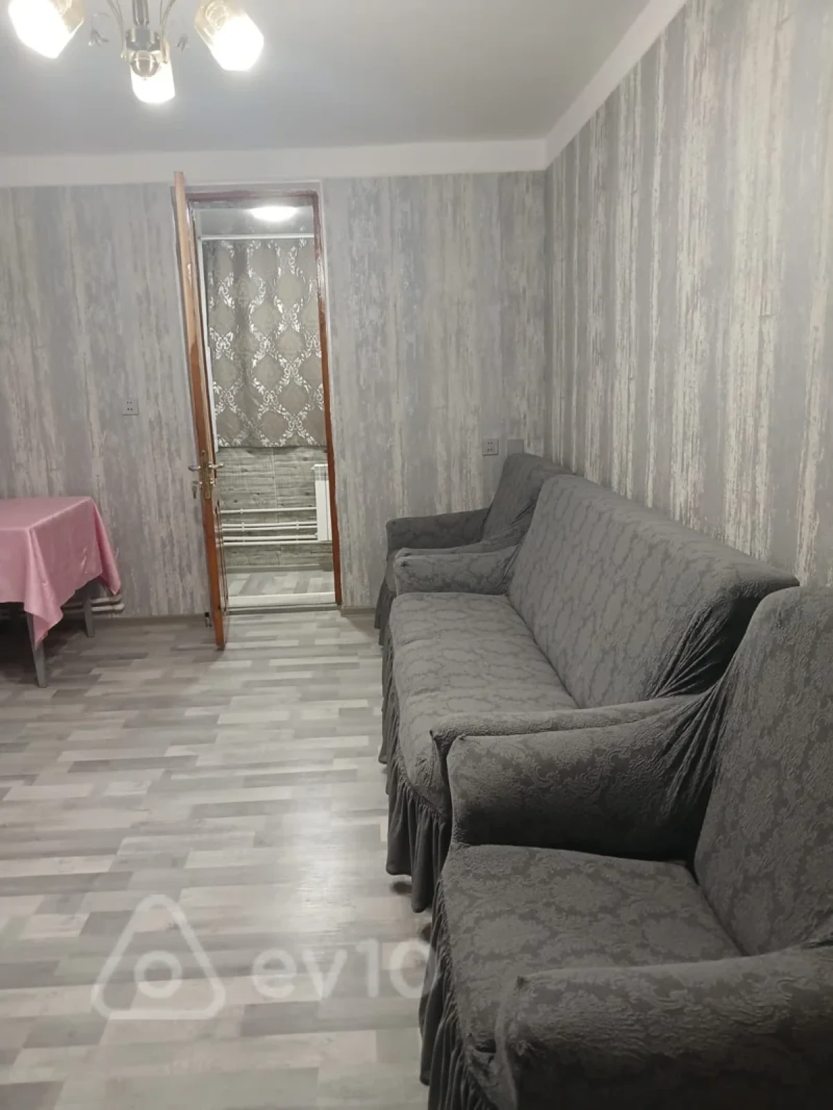 Kirayə verilir 2 otaqlı köhnə tikili 55 m²