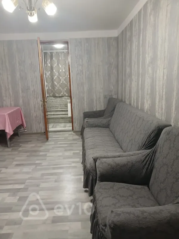 Kirayə verilir 2 otaqlı köhnə tikili 55 m²