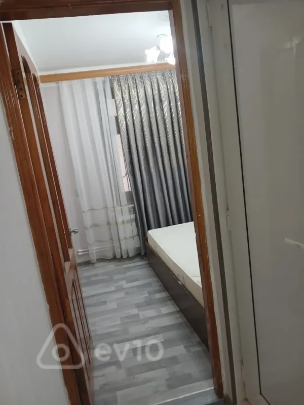 Kirayə verilir 2 otaqlı köhnə tikili 55 m²