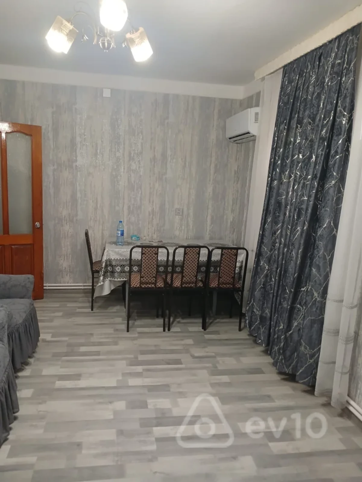 Kirayə verilir 2 otaqlı köhnə tikili 55 m²