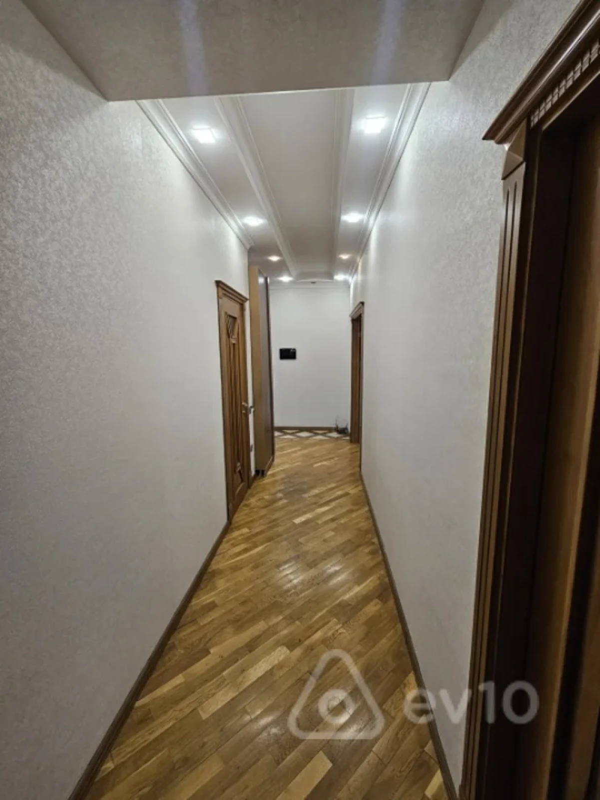 Kirayə verilir 2 otaqlı yeni tikili 80 m²