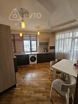 Kirayə verilir 2 otaqlı yeni tikili 80 m²