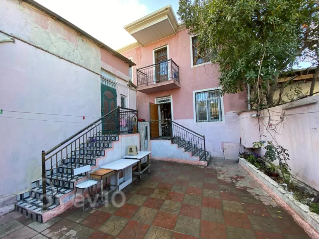 Satılır 8 otaqlı həyət evi 150 m²