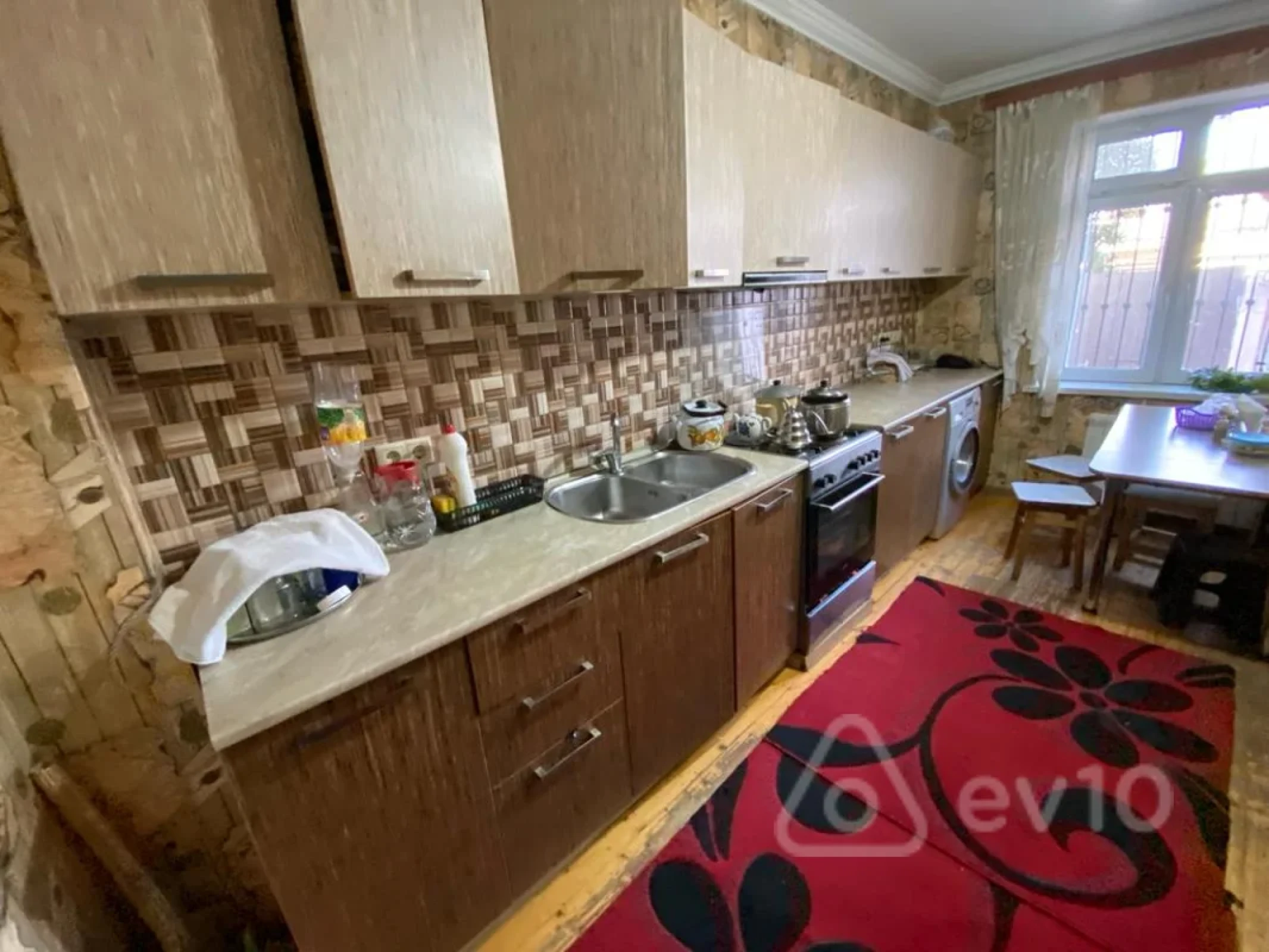 Satılır 8 otaqlı həyət evi 150 m²