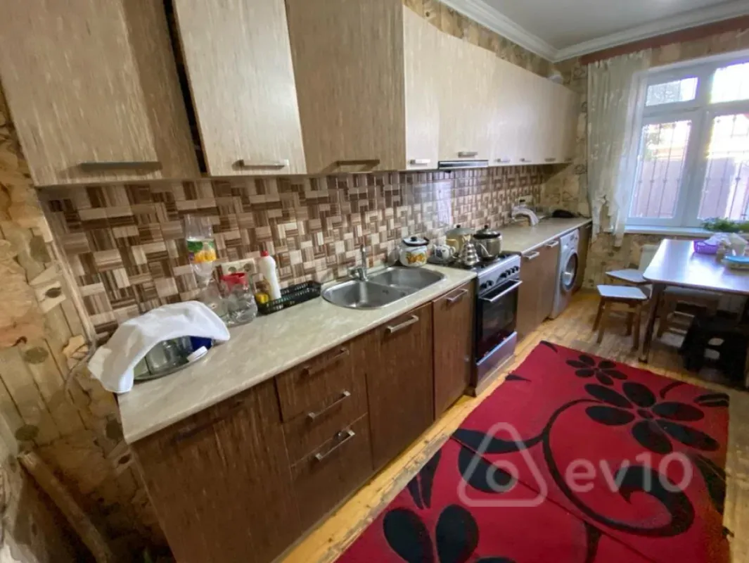 Satılır 8 otaqlı həyət evi 150 m²