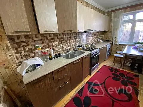 Satılır 8 otaqlı həyət evi 150 m²