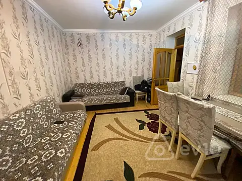 Satılır 8 otaqlı həyət evi 150 m²