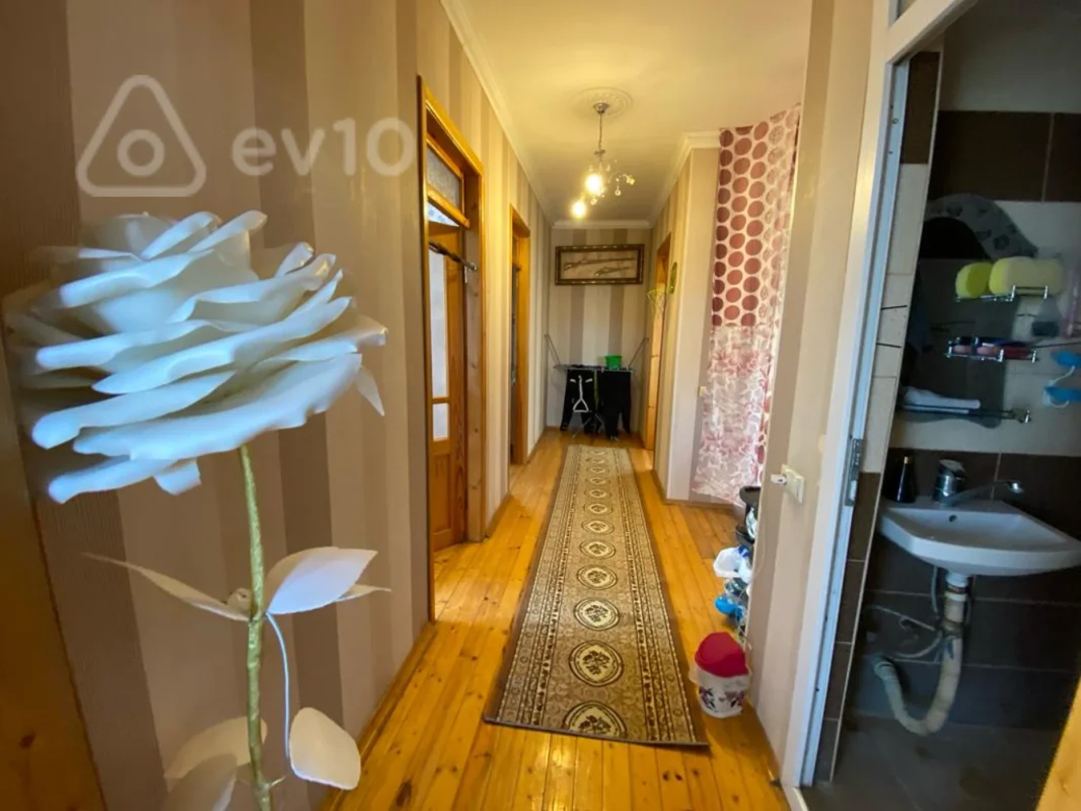 Satılır 8 otaqlı həyət evi 150 m²