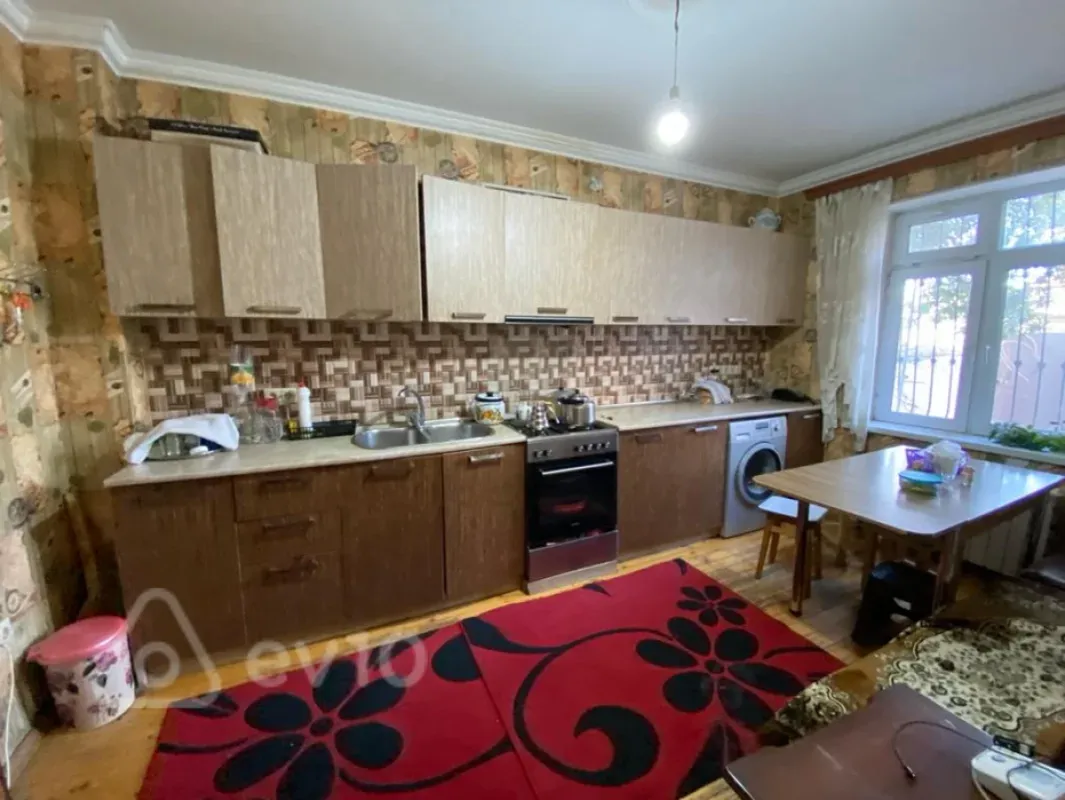 Satılır 8 otaqlı həyət evi 150 m²