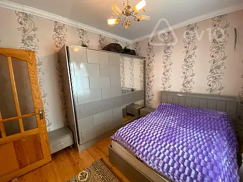Satılır 8 otaqlı həyət evi 150 m²