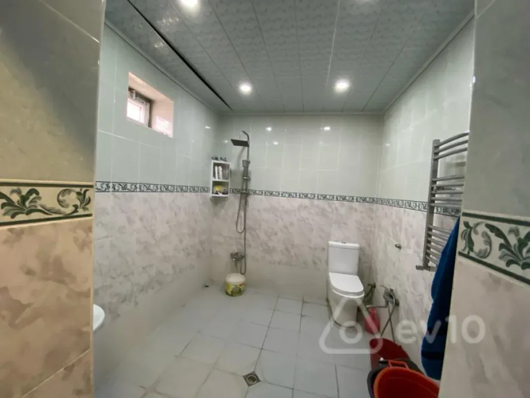 Satılır 8 otaqlı həyət evi 150 m²