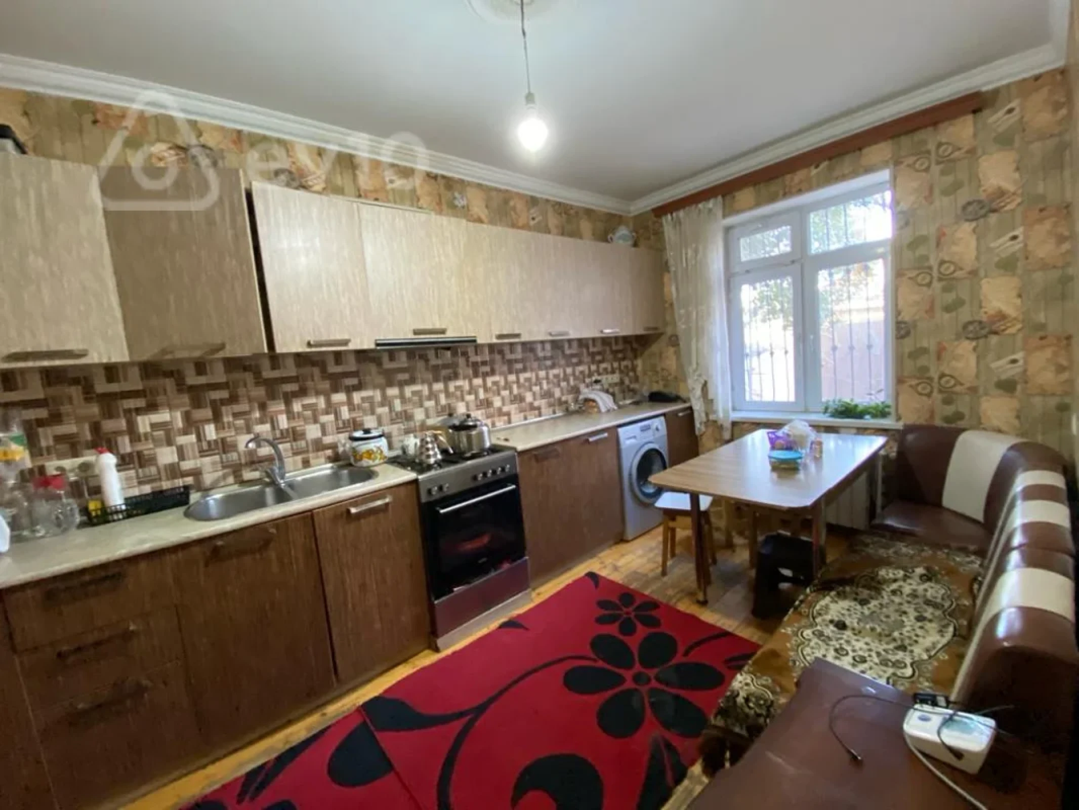 Satılır 8 otaqlı həyət evi 150 m²