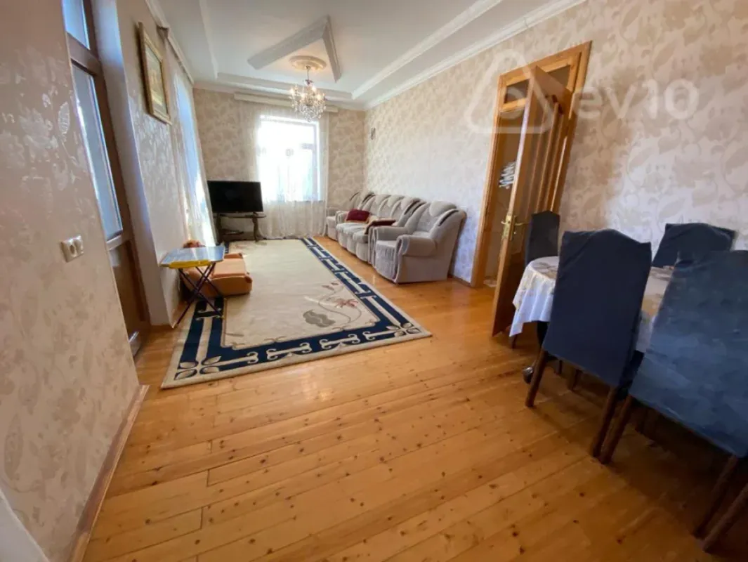 Satılır 8 otaqlı həyət evi 150 m²