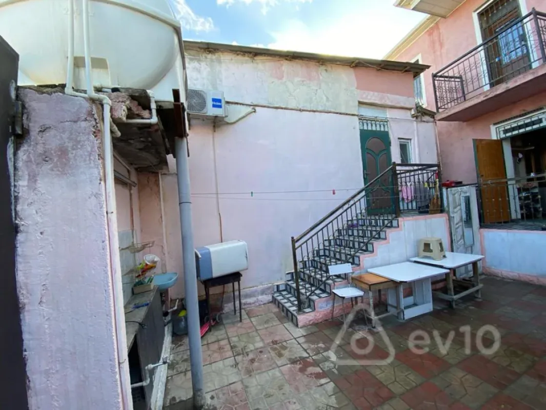 Satılır 8 otaqlı həyət evi 150 m²