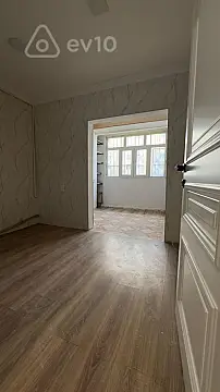 Satılır 2 otaqlı köhnə tikili 67 m²