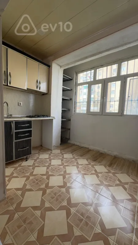 Satılır 2 otaqlı köhnə tikili 67 m²