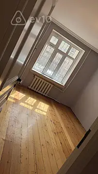 Satılır 2 otaqlı köhnə tikili 67 m²