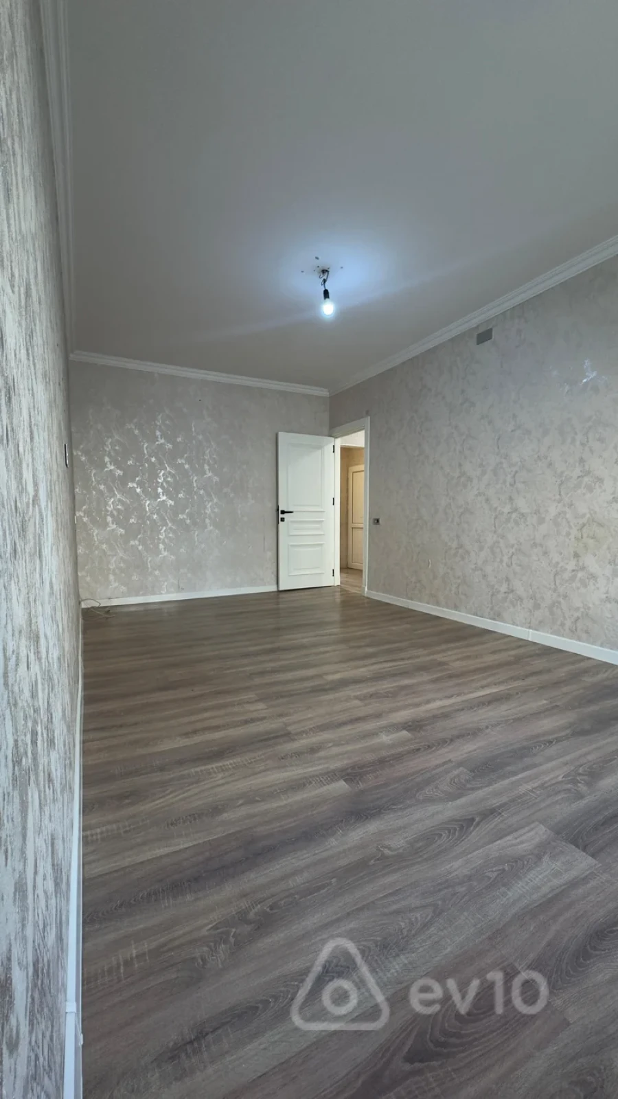 Satılır 2 otaqlı köhnə tikili 67 m²