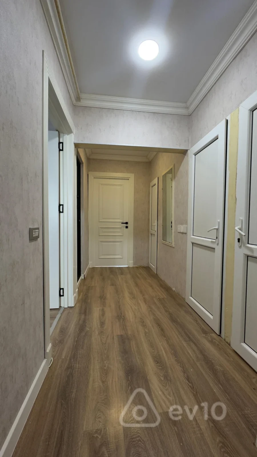 Satılır 2 otaqlı köhnə tikili 67 m²