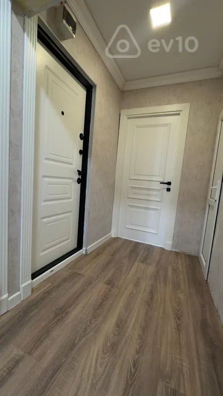 Satılır 2 otaqlı köhnə tikili 67 m²
