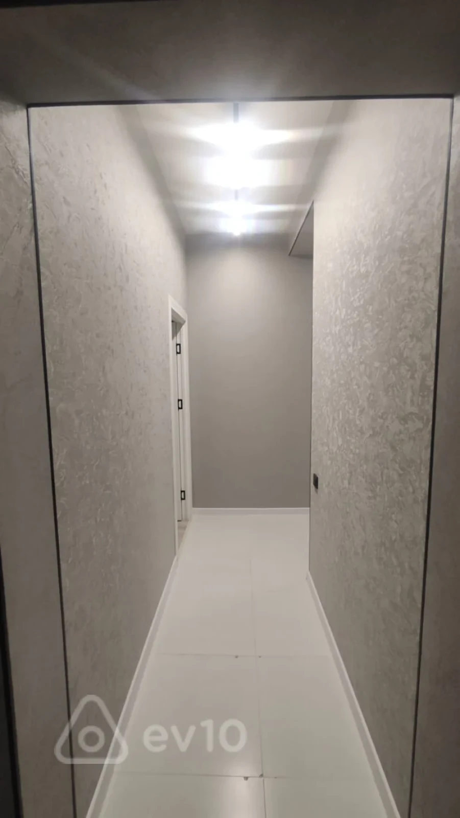 Satılır 2 otaqlı yeni tikili 63 m²