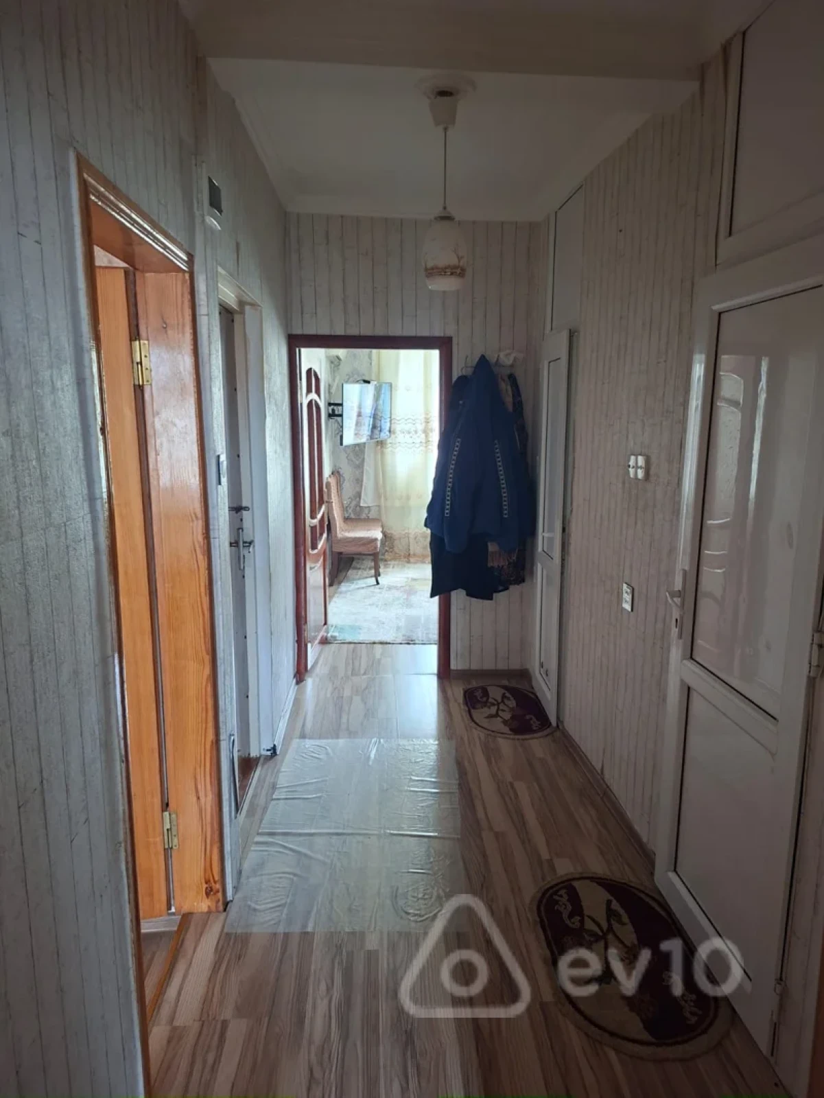 Satılır 2 otaqlı köhnə tikili 75 m²