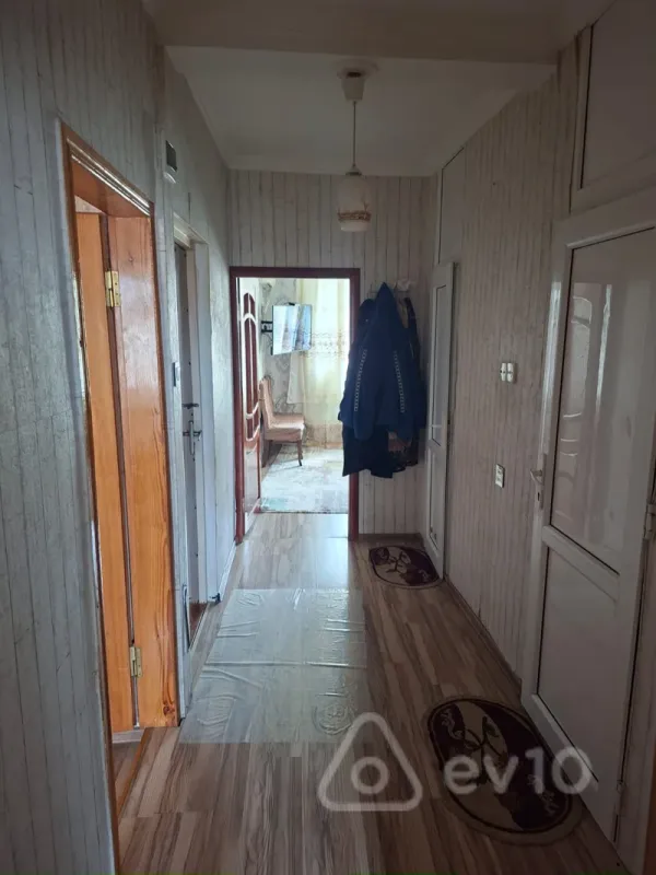 Satılır 2 otaqlı köhnə tikili 75 m²