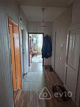 Satılır 2 otaqlı köhnə tikili 75 m²