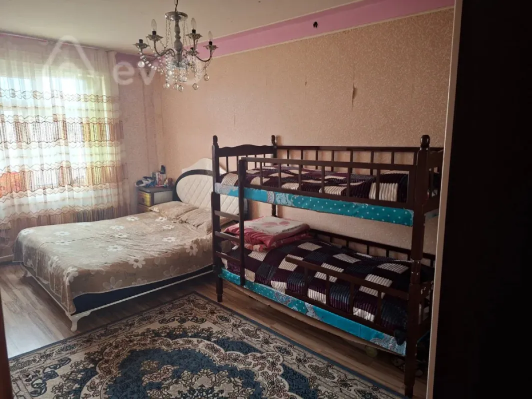 Satılır 2 otaqlı köhnə tikili 75 m²