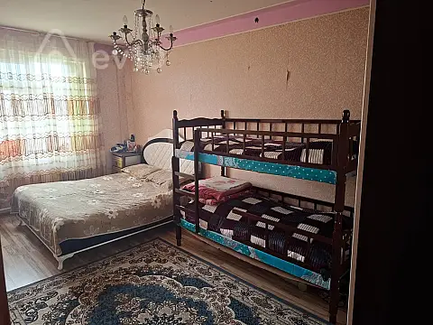 Satılır 2 otaqlı köhnə tikili 75 m²