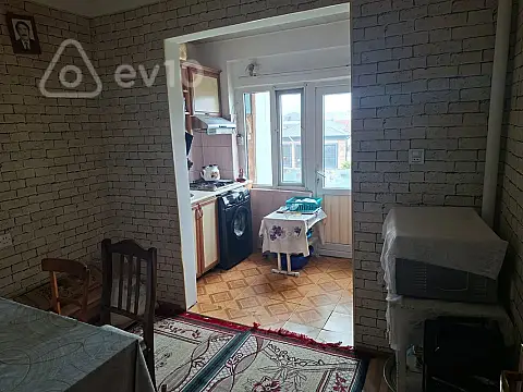 Satılır 2 otaqlı köhnə tikili 75 m²