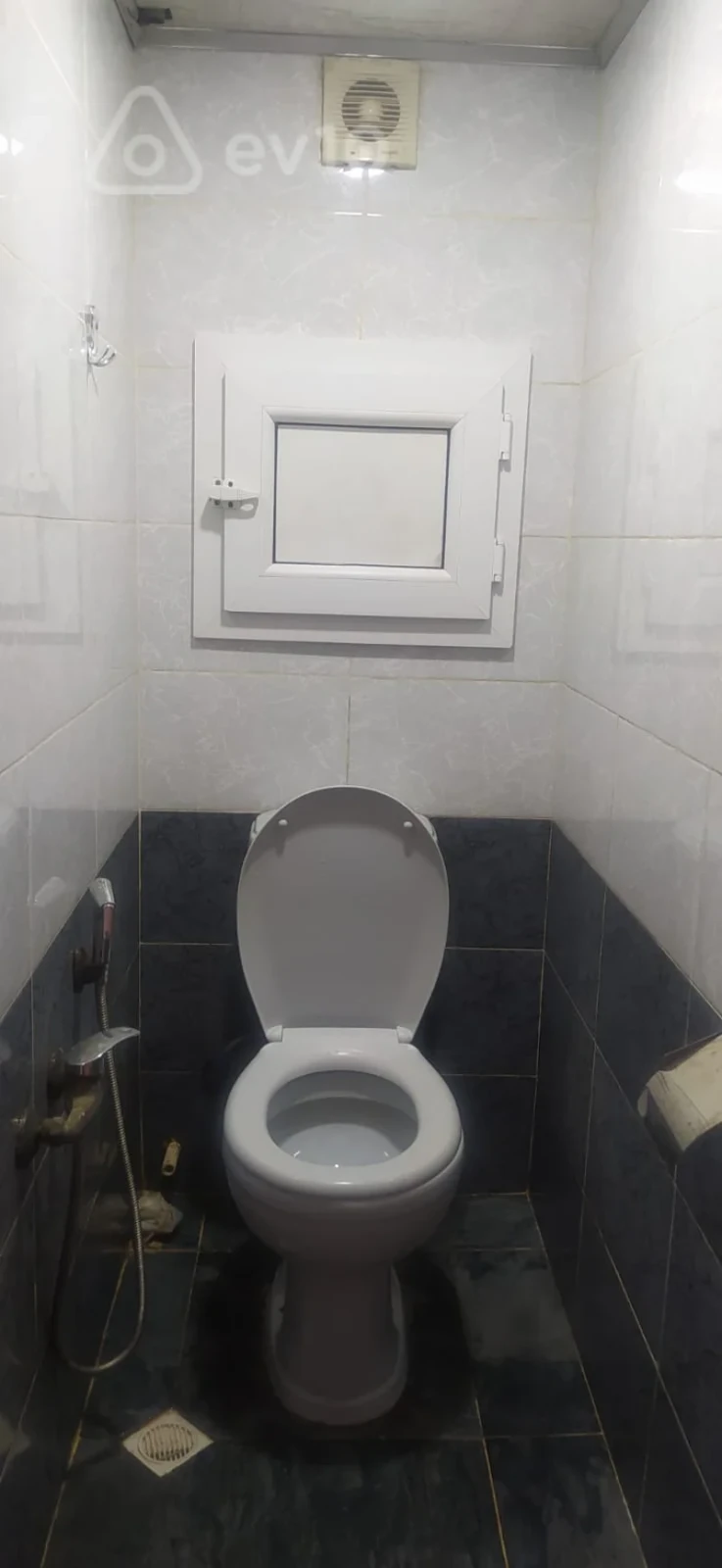 Satılır 2 otaqlı köhnə tikili 75 m²